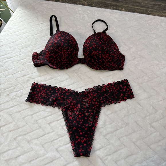 Nwt $49 Victorias Secret T Shirt Push Up Bra Black Red Hearts Lace Thong 36B M - Picture 1 of 12